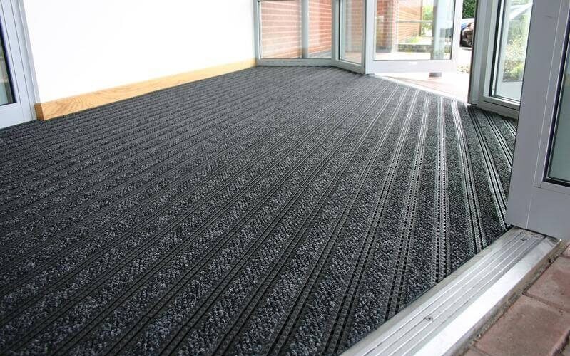 What Are The Benefits To Use Commercial Mats